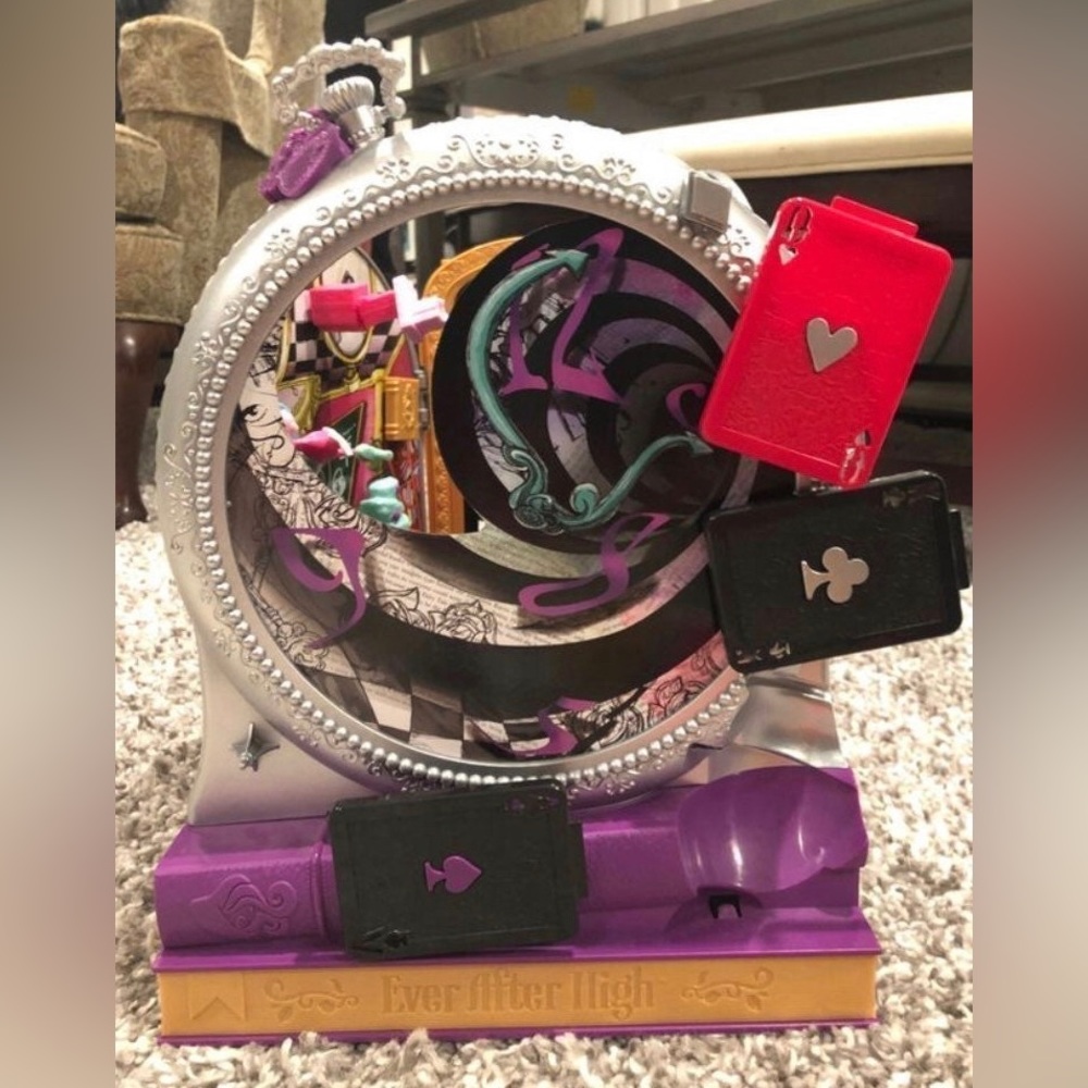 SUPER RARE “EVER AFTER HIGH” PLAYSET
